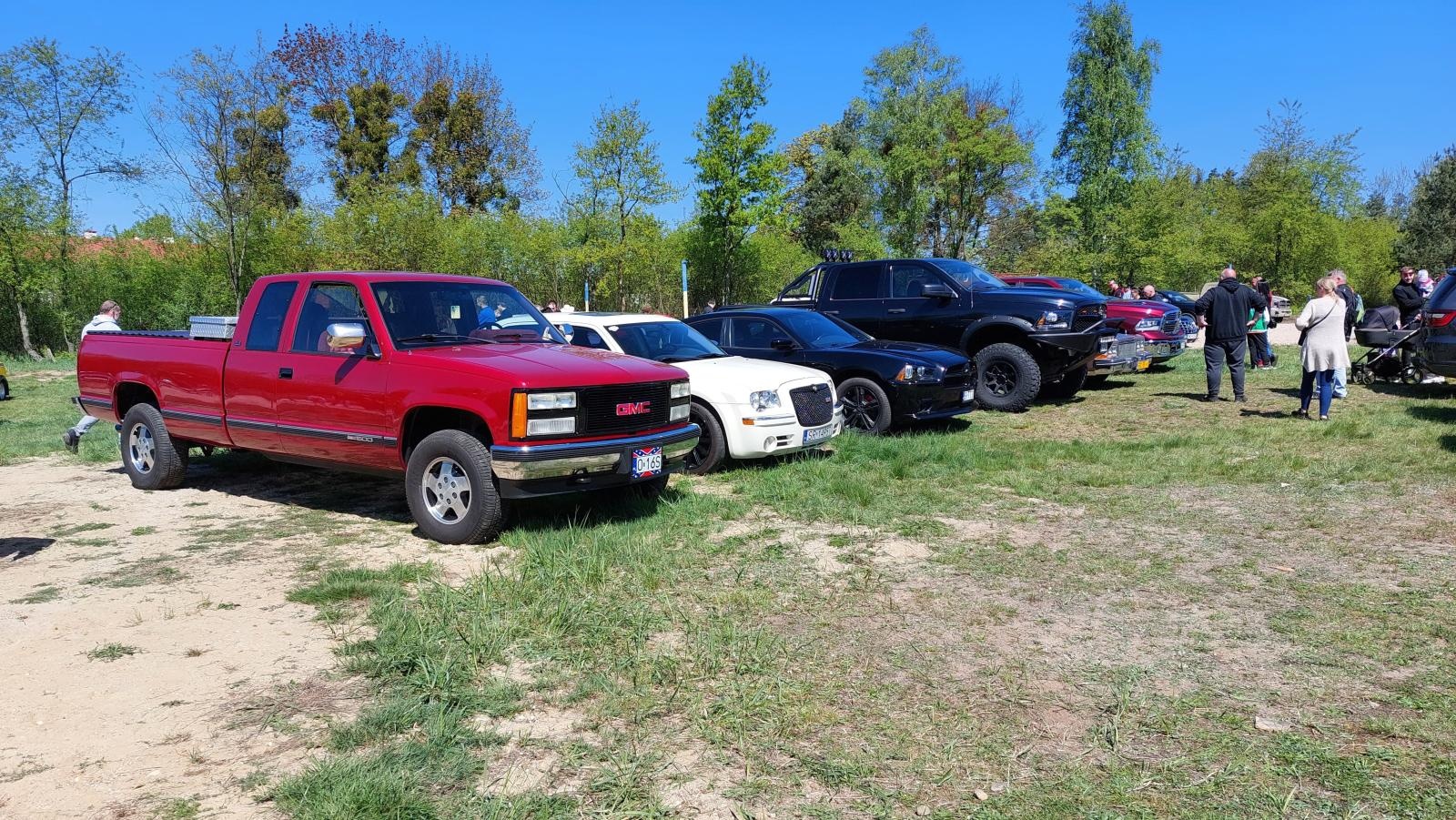 Zdjęcie w galerii na portalu naszraciborz.pl: Perełki amerykańskiej motoryzacji opanowały kuźniański Wodnik wiadomości z regionu