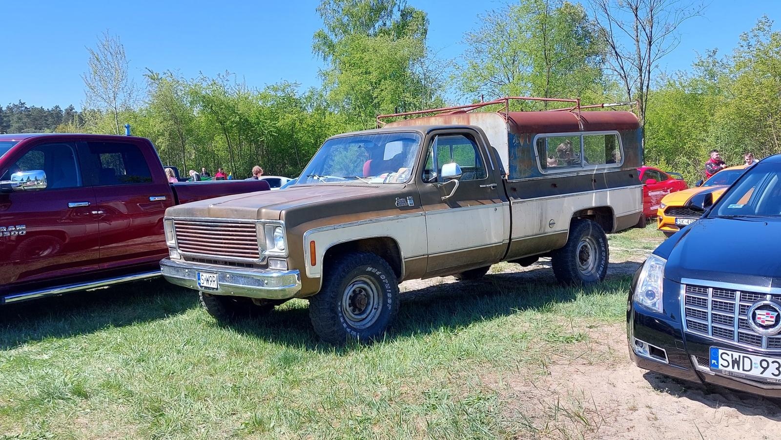 Zdjęcie w galerii na portalu naszraciborz.pl: Perełki amerykańskiej motoryzacji opanowały kuźniański Wodnik wiadomości z regionu