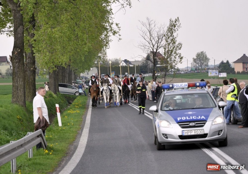 Zdjęcie w galerii na portalu naszraciborz.pl: Do Sudoła przyjechali husarzy wiadomości z regionu