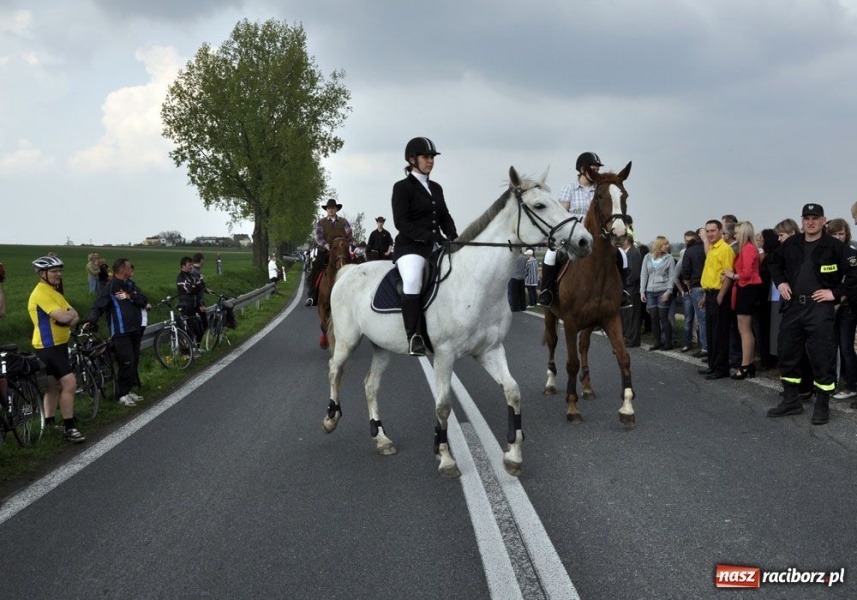Zdjęcie w galerii na portalu naszraciborz.pl: Do Sudoła przyjechali husarzy wiadomości z regionu