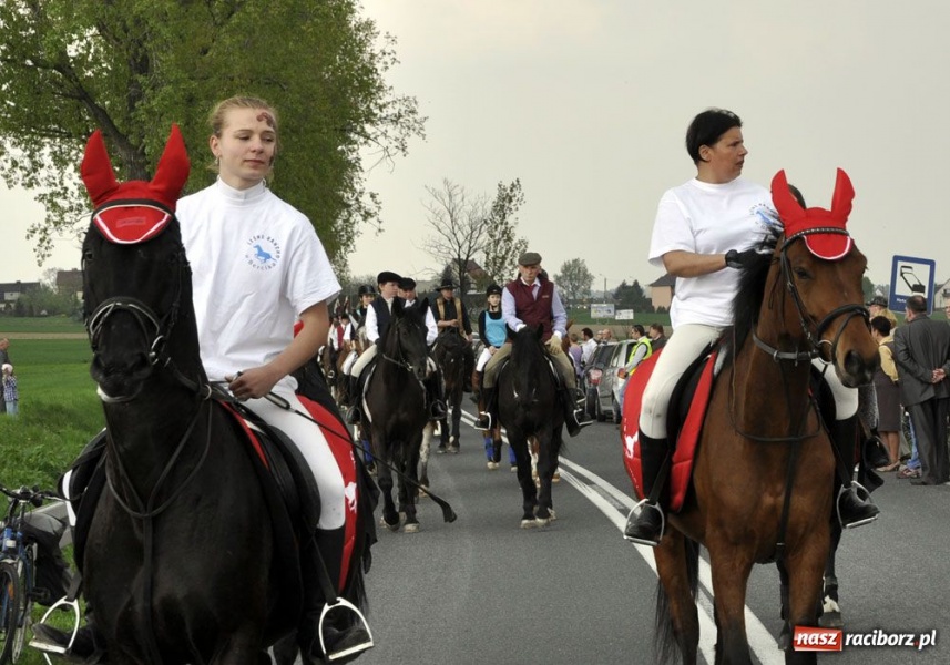 Zdjęcie w galerii na portalu naszraciborz.pl: Do Sudoła przyjechali husarzy wiadomości z regionu