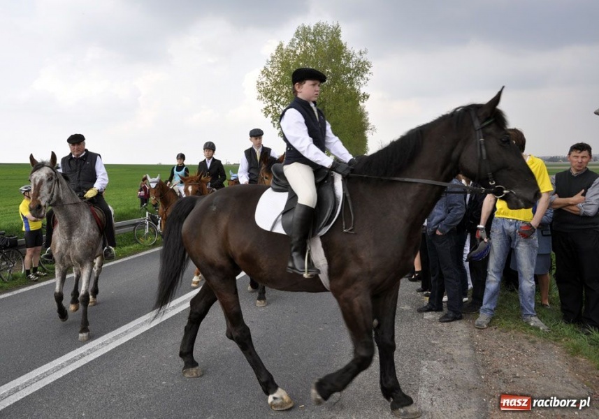 Zdjęcie w galerii na portalu naszraciborz.pl: Do Sudoła przyjechali husarzy wiadomości z regionu