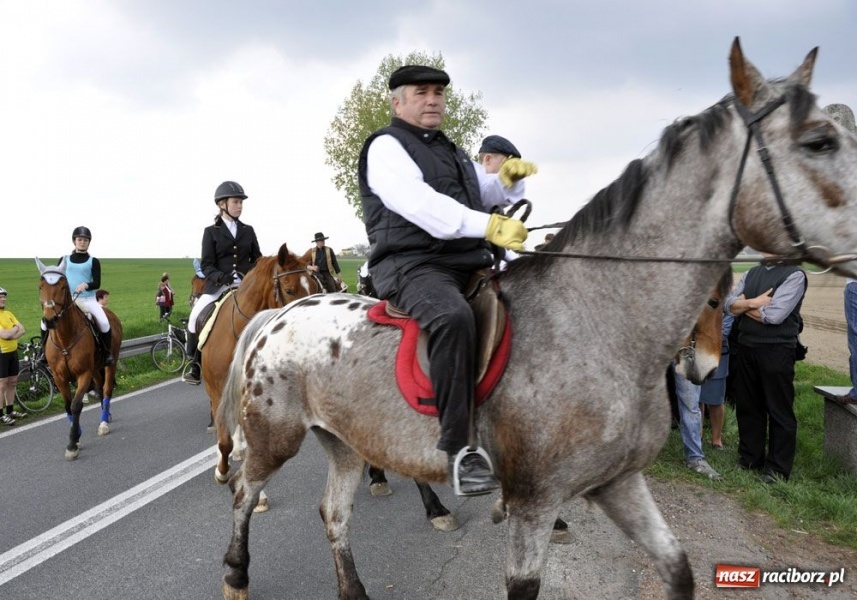 Zdjęcie w galerii na portalu naszraciborz.pl: Do Sudoła przyjechali husarzy wiadomości z regionu