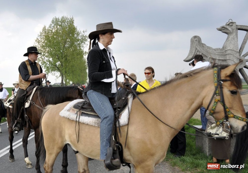 Zdjęcie w galerii na portalu naszraciborz.pl: Do Sudoła przyjechali husarzy wiadomości z regionu