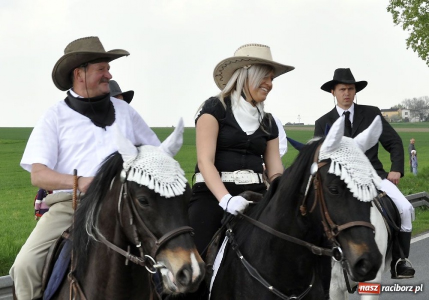 Zdjęcie w galerii na portalu naszraciborz.pl: Do Sudoła przyjechali husarzy wiadomości z regionu