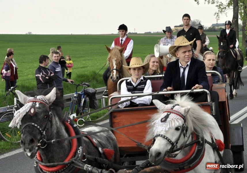 Zdjęcie w galerii na portalu naszraciborz.pl: Do Sudoła przyjechali husarzy wiadomości z regionu