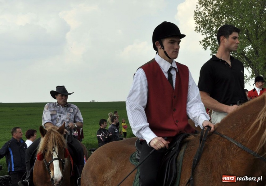 Zdjęcie w galerii na portalu naszraciborz.pl: Do Sudoła przyjechali husarzy wiadomości z regionu