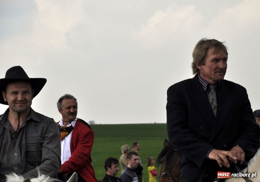 Zdjęcie w galerii na portalu naszraciborz.pl: Do Sudoła przyjechali husarzy wiadomości z regionu