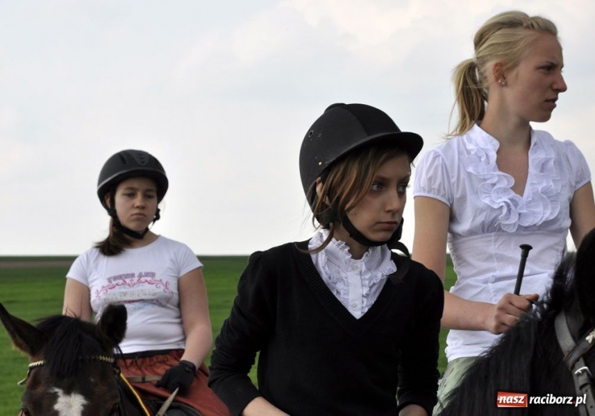 Zdjęcie w galerii na portalu naszraciborz.pl: Do Sudoła przyjechali husarzy wiadomości z regionu