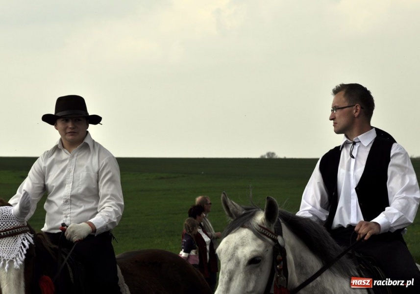 Zdjęcie w galerii na portalu naszraciborz.pl: Do Sudoła przyjechali husarzy wiadomości z regionu