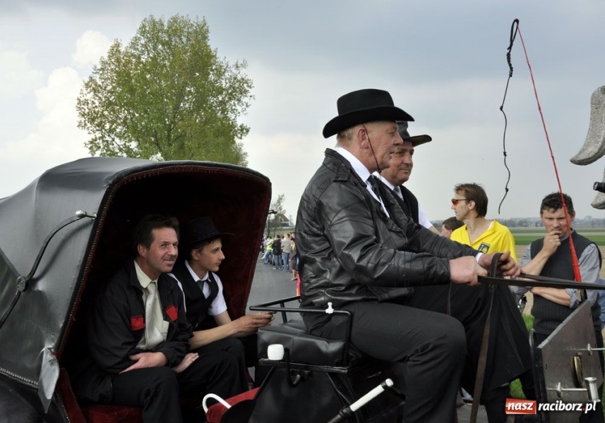 Zdjęcie w galerii na portalu naszraciborz.pl: Do Sudoła przyjechali husarzy wiadomości z regionu