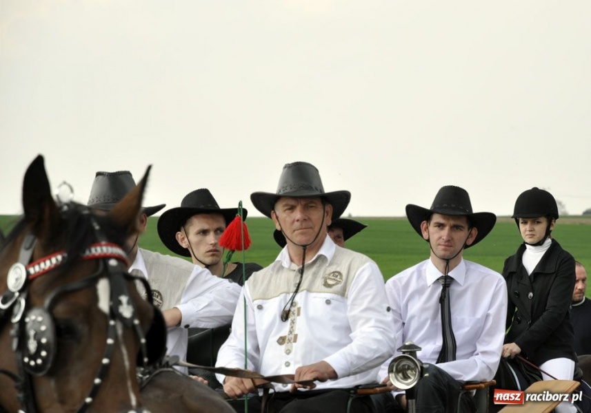 Zdjęcie w galerii na portalu naszraciborz.pl: Do Sudoła przyjechali husarzy wiadomości z regionu