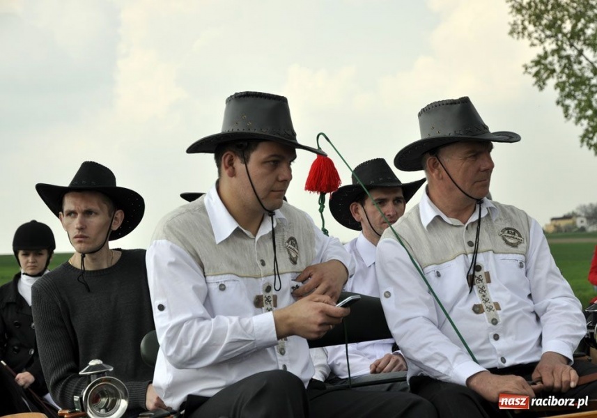 Zdjęcie w galerii na portalu naszraciborz.pl: Do Sudoła przyjechali husarzy wiadomości z regionu