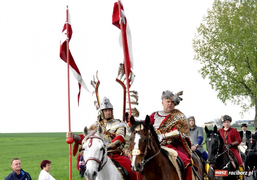 Zdjęcie w galerii na portalu naszraciborz.pl: Do Sudoła przyjechali husarzy wiadomości z regionu