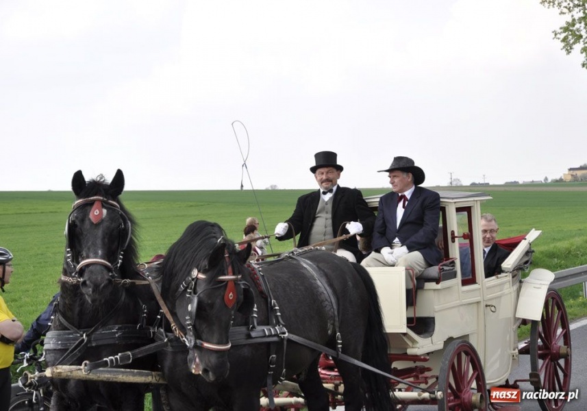 Zdjęcie w galerii na portalu naszraciborz.pl: Do Sudoła przyjechali husarzy wiadomości z regionu