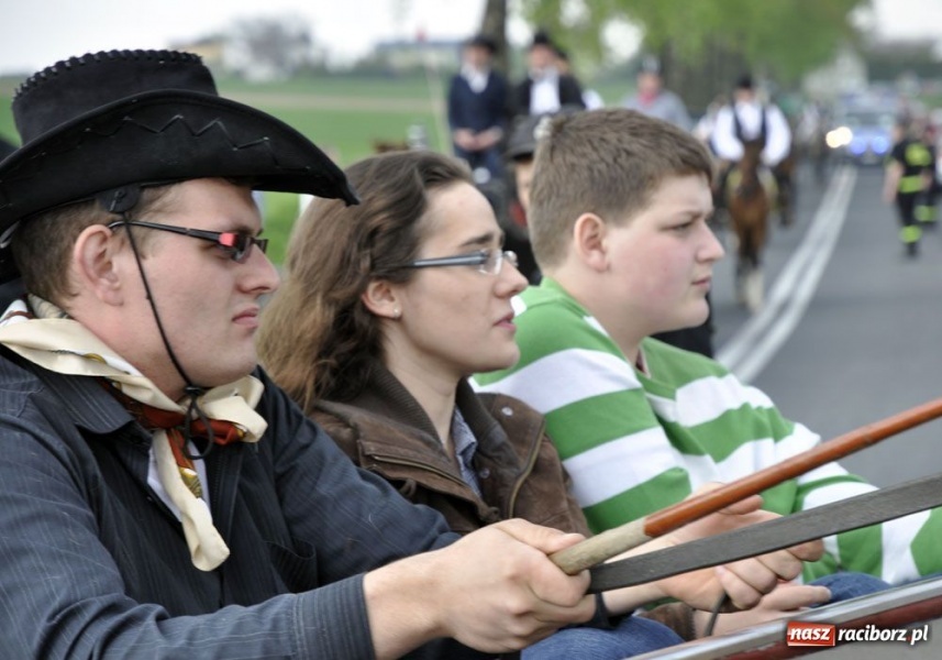 Zdjęcie w galerii na portalu naszraciborz.pl: Do Sudoła przyjechali husarzy wiadomości z regionu