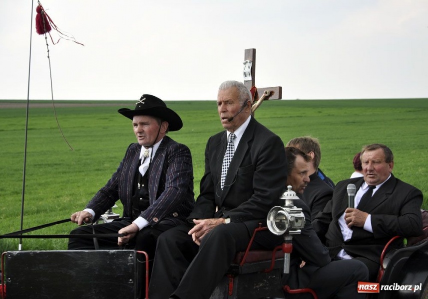 Zdjęcie w galerii na portalu naszraciborz.pl: Do Sudoła przyjechali husarzy wiadomości z regionu