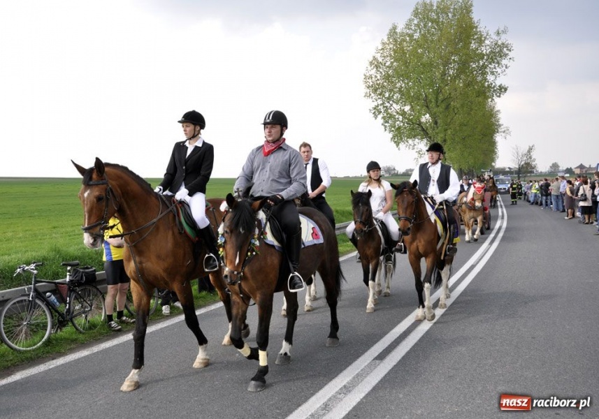 Zdjęcie w galerii na portalu naszraciborz.pl: Do Sudoła przyjechali husarzy wiadomości z regionu