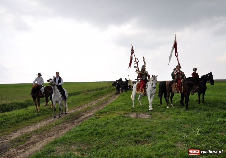 Zdjęcie w galerii na portalu naszraciborz.pl: Do Sudoła przyjechali husarzy wiadomości z regionu