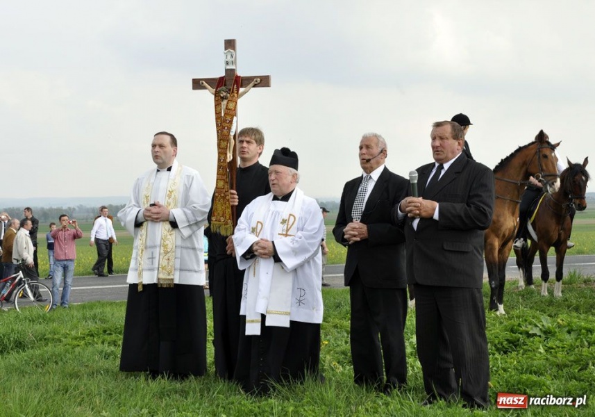 Zdjęcie w galerii na portalu naszraciborz.pl: Do Sudoła przyjechali husarzy wiadomości z regionu
