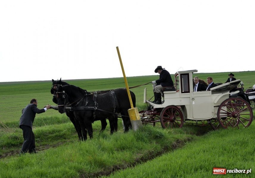 Zdjęcie w galerii na portalu naszraciborz.pl: Do Sudoła przyjechali husarzy wiadomości z regionu