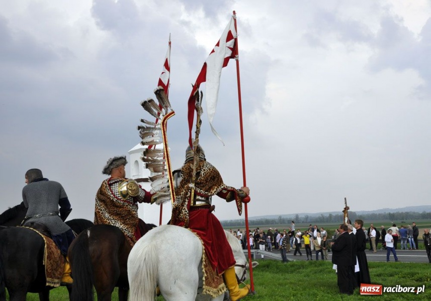 Zdjęcie w galerii na portalu naszraciborz.pl: Do Sudoła przyjechali husarzy wiadomości z regionu