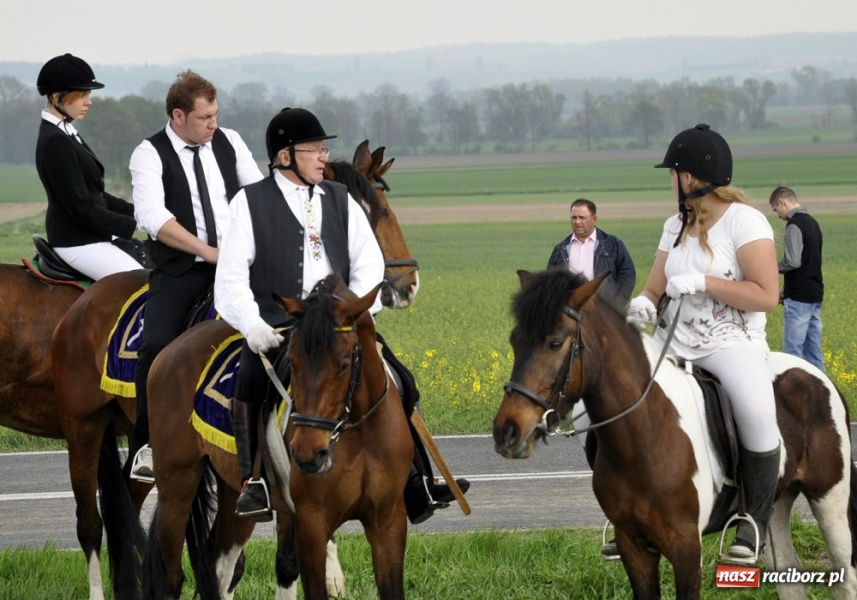 Zdjęcie w galerii na portalu naszraciborz.pl: Do Sudoła przyjechali husarzy wiadomości z regionu