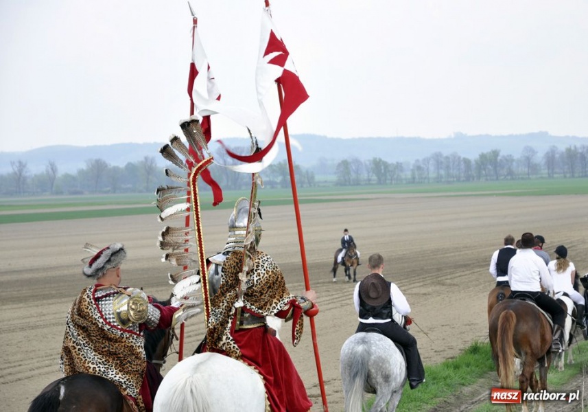 Zdjęcie w galerii na portalu naszraciborz.pl: Do Sudoła przyjechali husarzy wiadomości z regionu