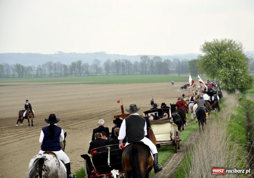 Zdjęcie w galerii na portalu naszraciborz.pl: Do Sudoła przyjechali husarzy wiadomości z regionu