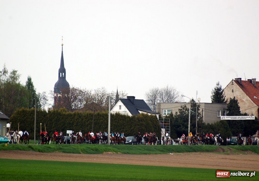 Zdjęcie w galerii na portalu naszraciborz.pl: Do Sudoła przyjechali husarzy wiadomości z regionu