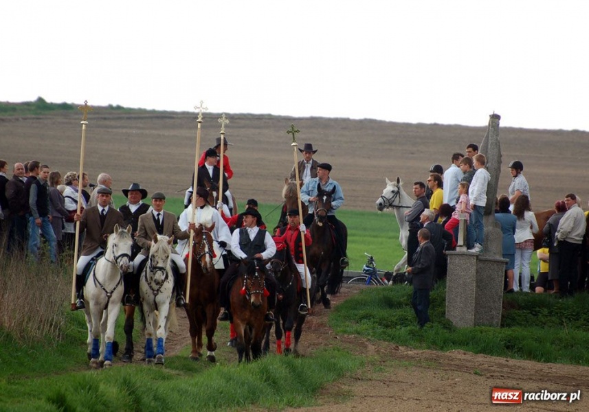 Zdjęcie w galerii na portalu naszraciborz.pl: Do Sudoła przyjechali husarzy wiadomości z regionu