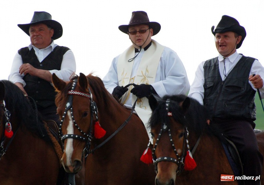 Zdjęcie w galerii na portalu naszraciborz.pl: Do Sudoła przyjechali husarzy wiadomości z regionu