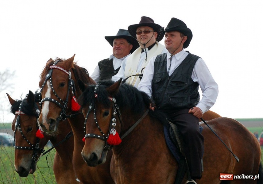 Zdjęcie w galerii na portalu naszraciborz.pl: Do Sudoła przyjechali husarzy wiadomości z regionu