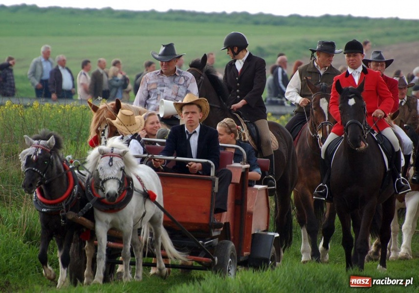 Zdjęcie w galerii na portalu naszraciborz.pl: Do Sudoła przyjechali husarzy wiadomości z regionu