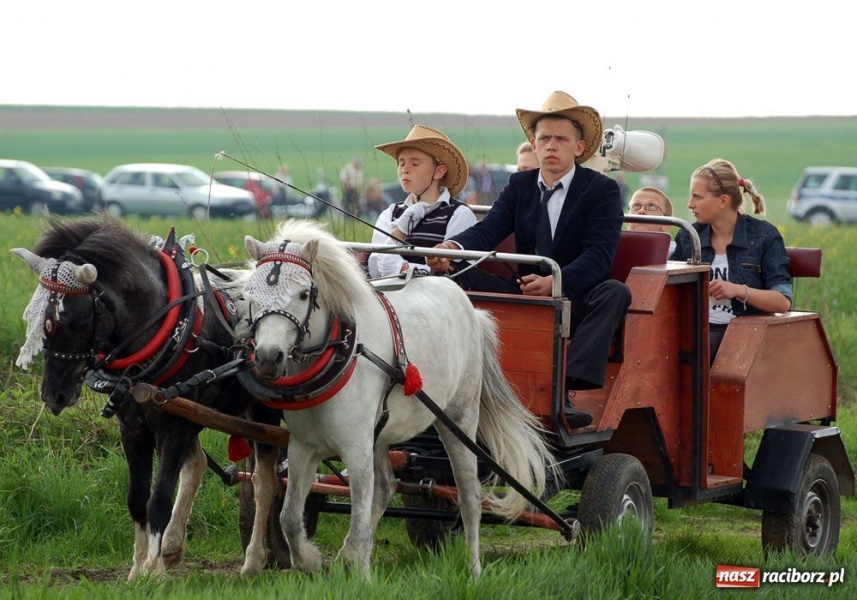 Zdjęcie w galerii na portalu naszraciborz.pl: Do Sudoła przyjechali husarzy wiadomości z regionu