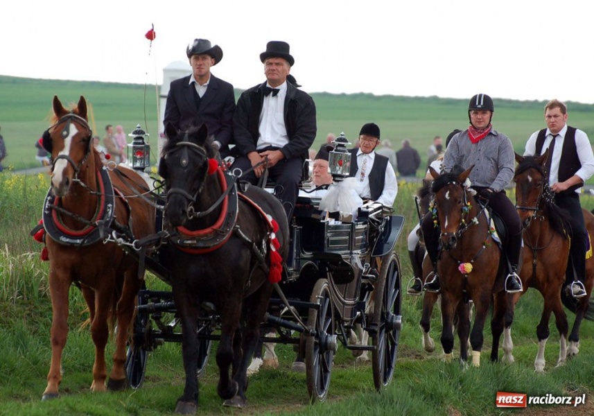 Zdjęcie w galerii na portalu naszraciborz.pl: Do Sudoła przyjechali husarzy wiadomości z regionu