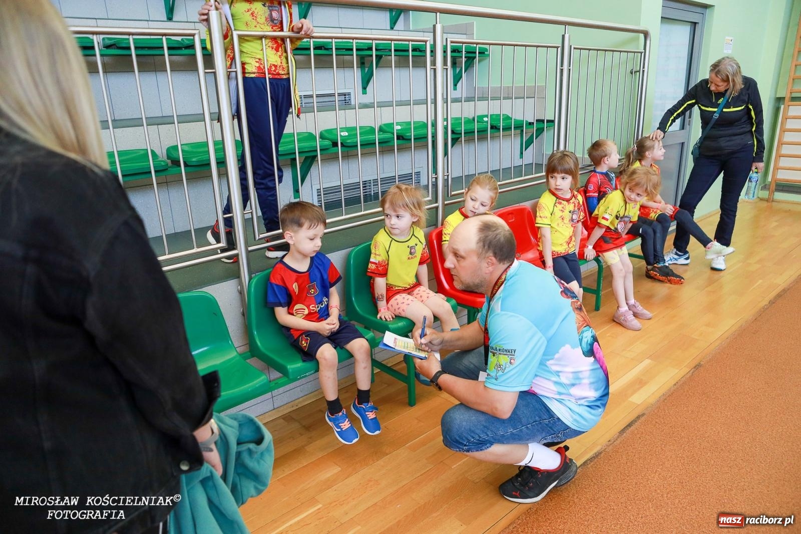 Zdjęcie w galerii na portalu naszraciborz.pl: Ponad 100 młodych zawodników na Mistrzostwach Śląska Ninja Monkey Kids w Raciborzu wiadomości z regionu