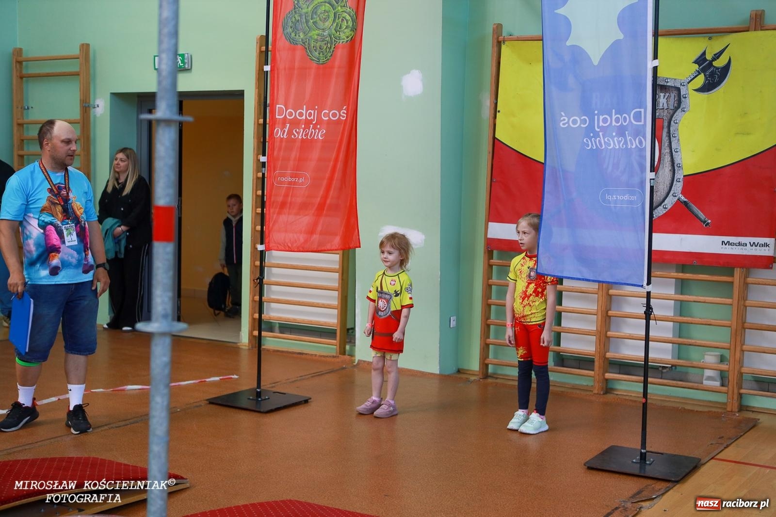 Zdjęcie w galerii na portalu naszraciborz.pl: Ponad 100 młodych zawodników na Mistrzostwach Śląska Ninja Monkey Kids w Raciborzu wiadomości z regionu