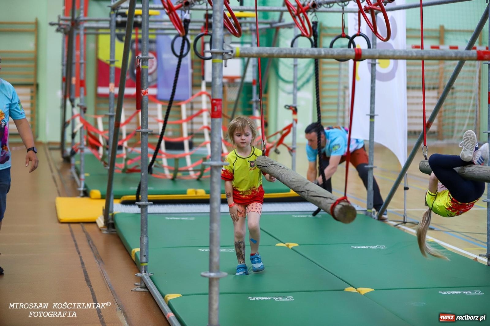 Zdjęcie w galerii na portalu naszraciborz.pl: Ponad 100 młodych zawodników na Mistrzostwach Śląska Ninja Monkey Kids w Raciborzu wiadomości z regionu