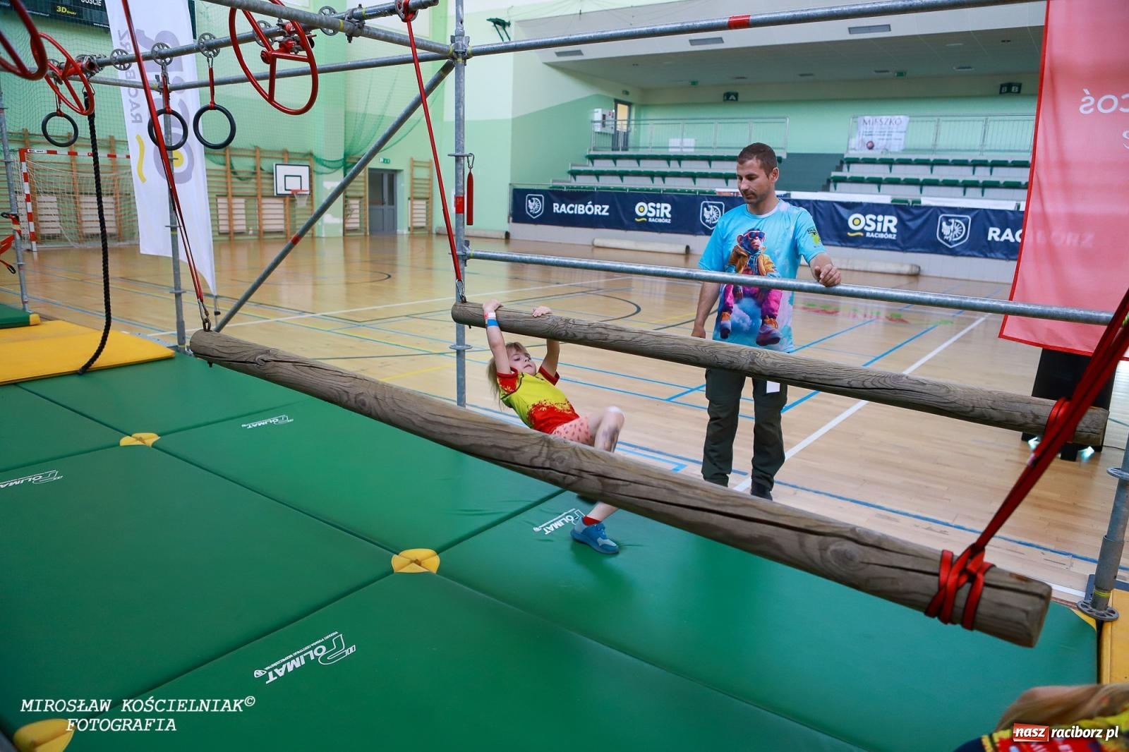 Zdjęcie w galerii na portalu naszraciborz.pl: Ponad 100 młodych zawodników na Mistrzostwach Śląska Ninja Monkey Kids w Raciborzu wiadomości z regionu