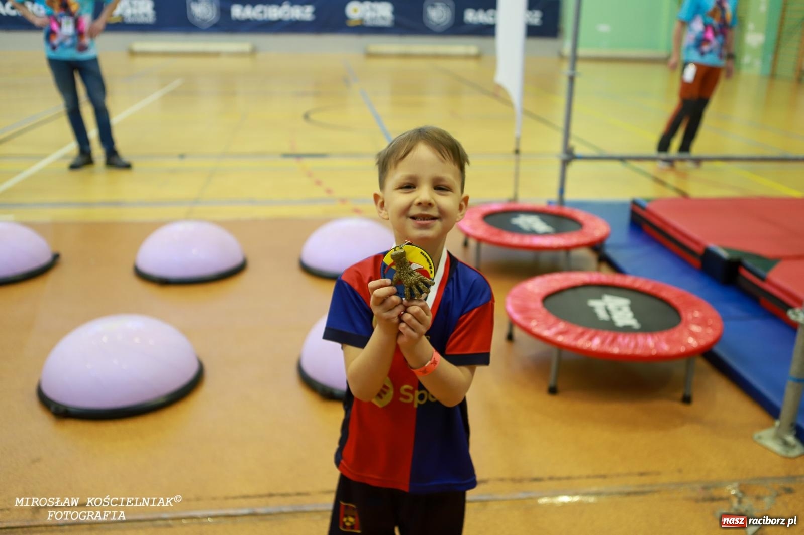 Zdjęcie w galerii na portalu naszraciborz.pl: Ponad 100 młodych zawodników na Mistrzostwach Śląska Ninja Monkey Kids w Raciborzu wiadomości z regionu