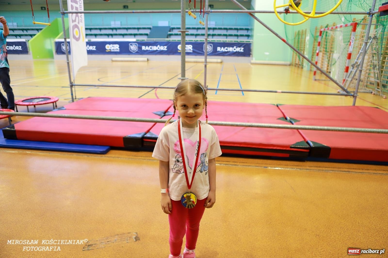 Zdjęcie w galerii na portalu naszraciborz.pl: Ponad 100 młodych zawodników na Mistrzostwach Śląska Ninja Monkey Kids w Raciborzu wiadomości z regionu