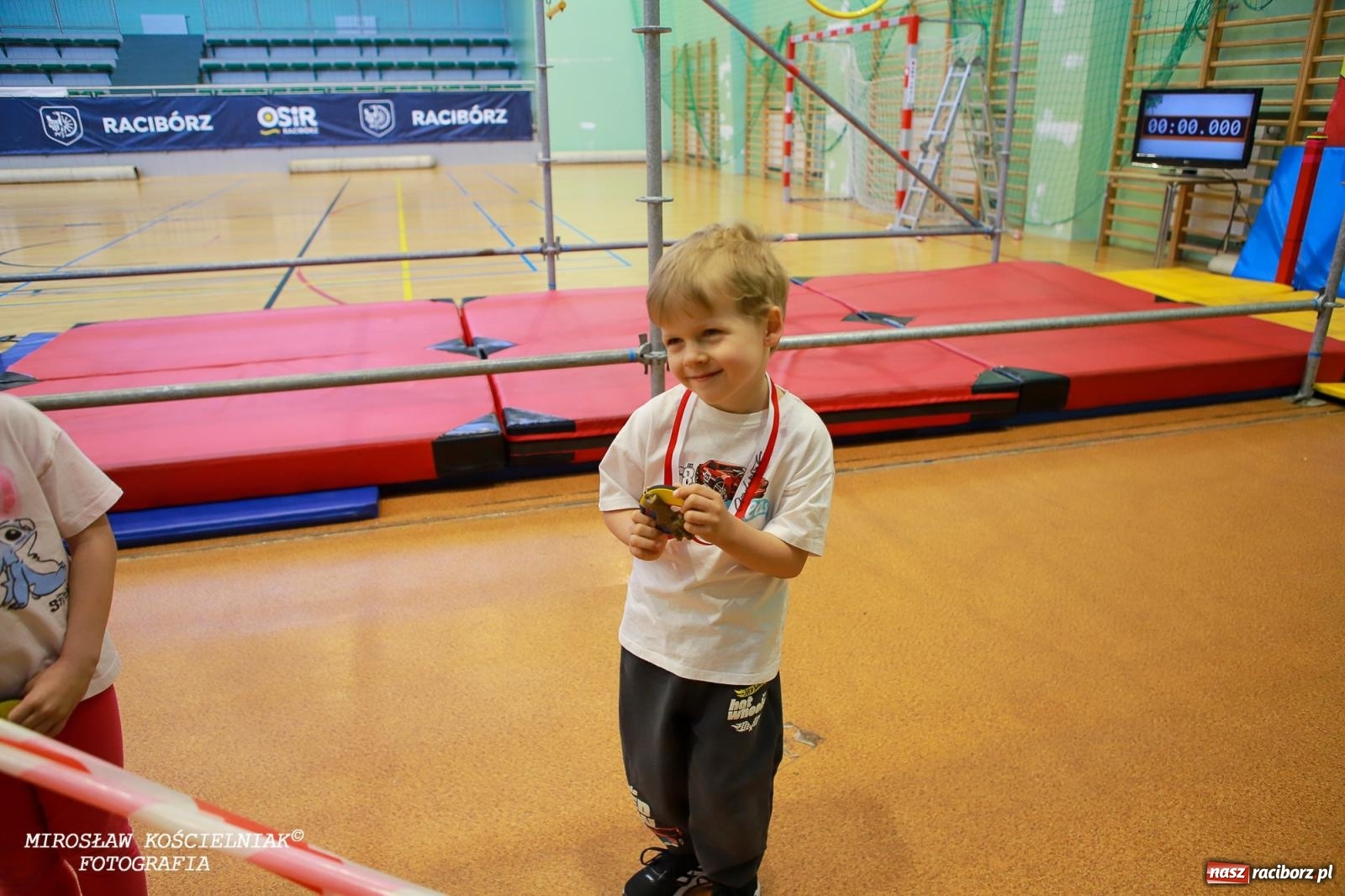 Zdjęcie w galerii na portalu naszraciborz.pl: Ponad 100 młodych zawodników na Mistrzostwach Śląska Ninja Monkey Kids w Raciborzu wiadomości z regionu