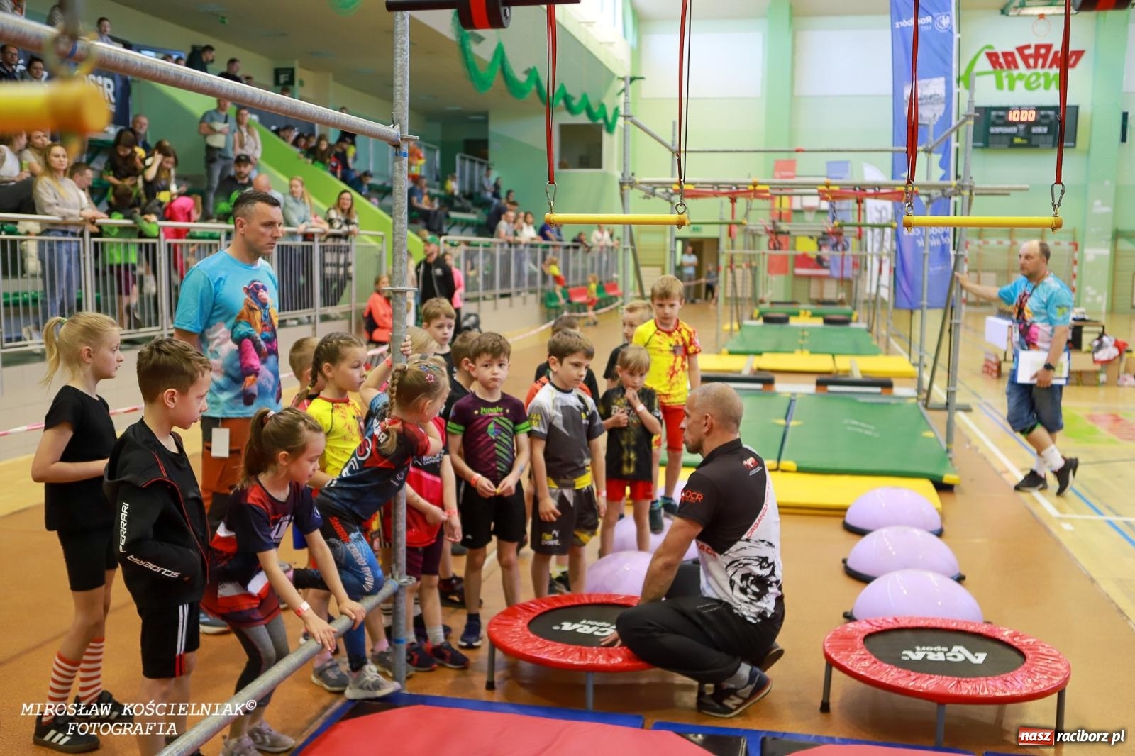 Zdjęcie w galerii na portalu naszraciborz.pl: Ponad 100 młodych zawodników na Mistrzostwach Śląska Ninja Monkey Kids w Raciborzu wiadomości z regionu