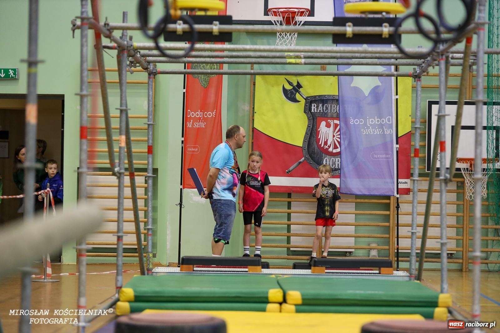 Zdjęcie w galerii na portalu naszraciborz.pl: Ponad 100 młodych zawodników na Mistrzostwach Śląska Ninja Monkey Kids w Raciborzu wiadomości z regionu