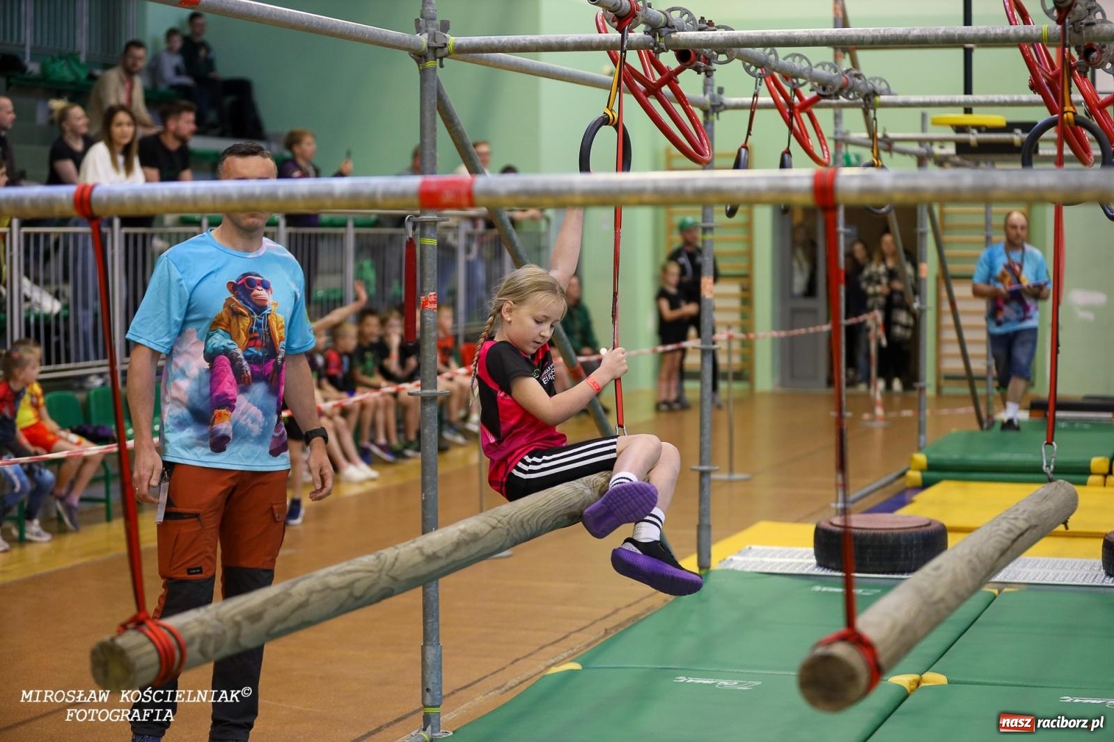Zdjęcie w galerii na portalu naszraciborz.pl: Ponad 100 młodych zawodników na Mistrzostwach Śląska Ninja Monkey Kids w Raciborzu wiadomości z regionu