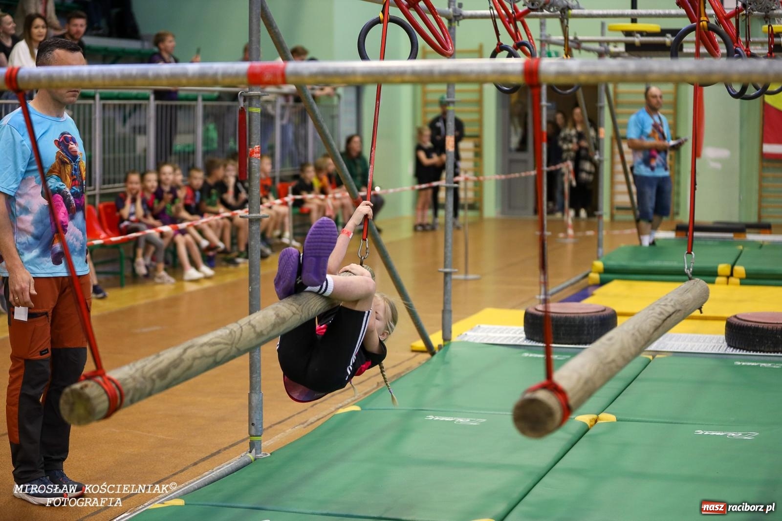 Zdjęcie w galerii na portalu naszraciborz.pl: Ponad 100 młodych zawodników na Mistrzostwach Śląska Ninja Monkey Kids w Raciborzu wiadomości z regionu