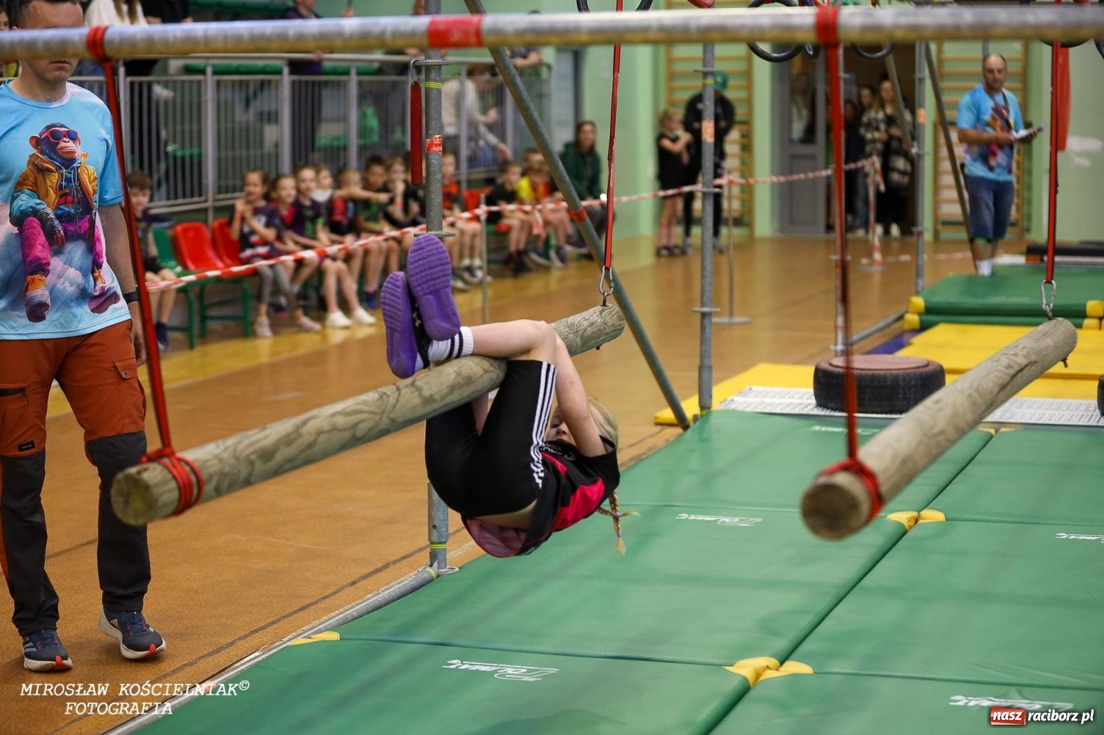 Zdjęcie w galerii na portalu naszraciborz.pl: Ponad 100 młodych zawodników na Mistrzostwach Śląska Ninja Monkey Kids w Raciborzu wiadomości z regionu