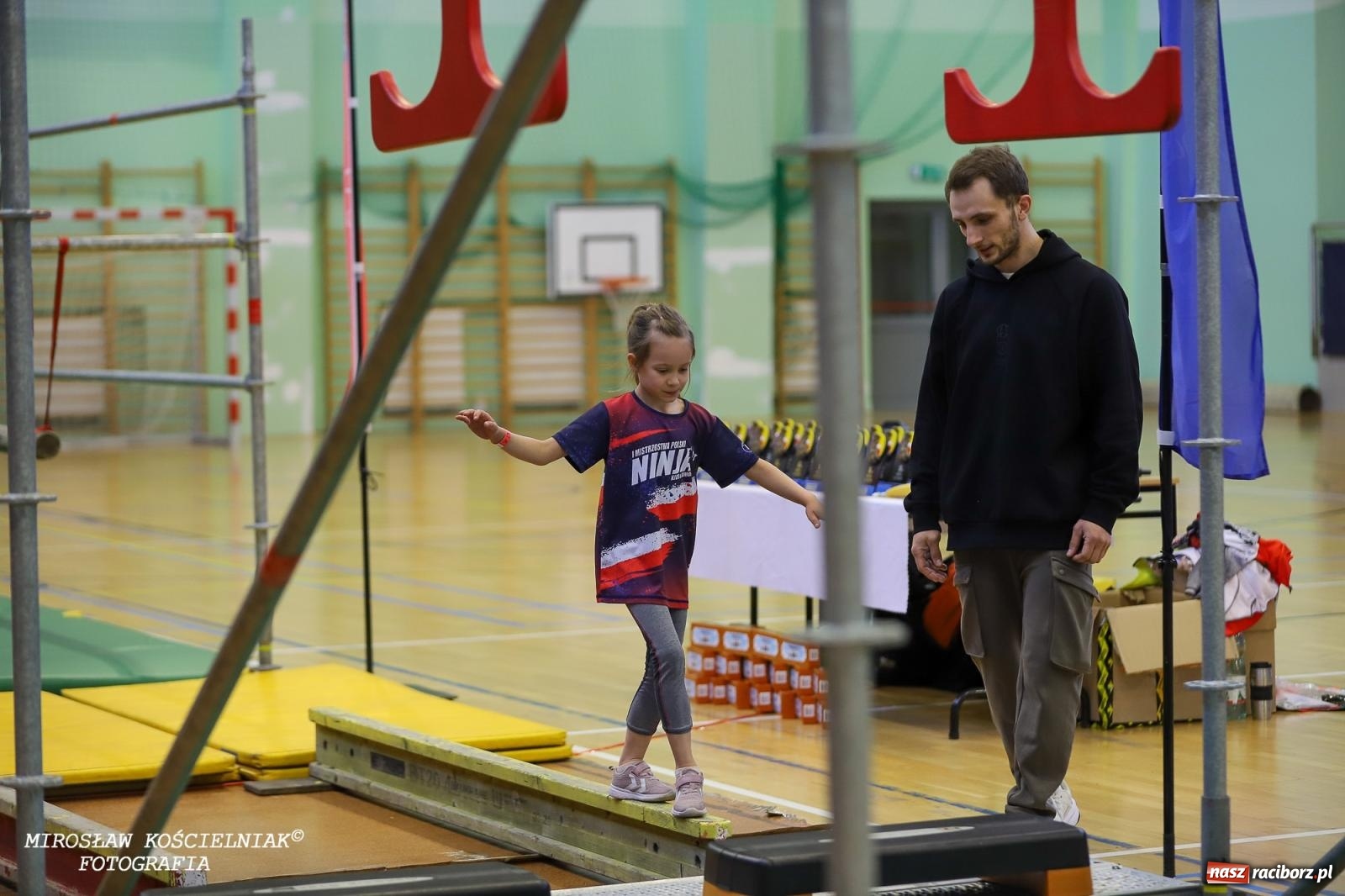 Zdjęcie w galerii na portalu naszraciborz.pl: Ponad 100 młodych zawodników na Mistrzostwach Śląska Ninja Monkey Kids w Raciborzu wiadomości z regionu