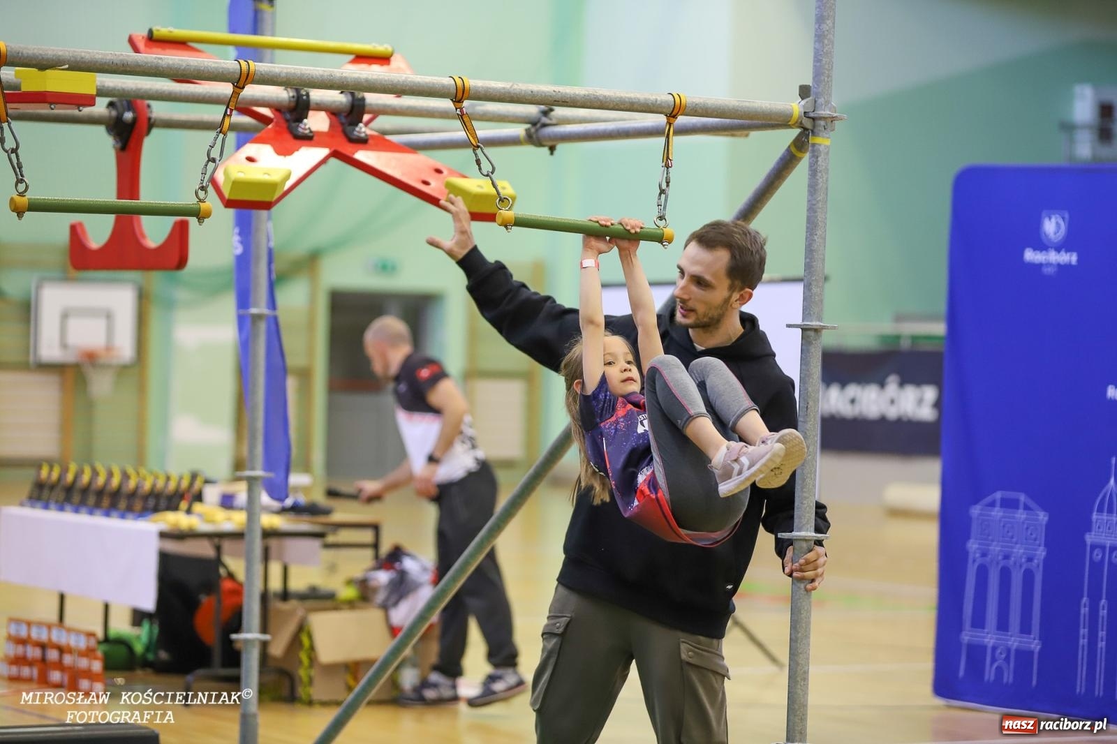Zdjęcie w galerii na portalu naszraciborz.pl: Ponad 100 młodych zawodników na Mistrzostwach Śląska Ninja Monkey Kids w Raciborzu wiadomości z regionu